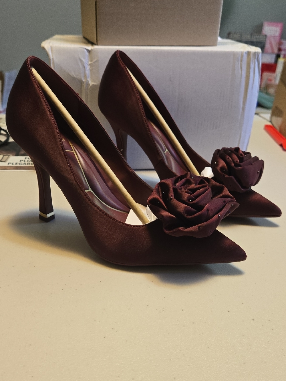 Kenneth Cole Romi Rosette Wine Satin 6.5